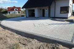Exteriérová dlažba okolo rodinného domu