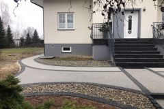 Exteriérová dlažba a schodisko pre rodinný dom